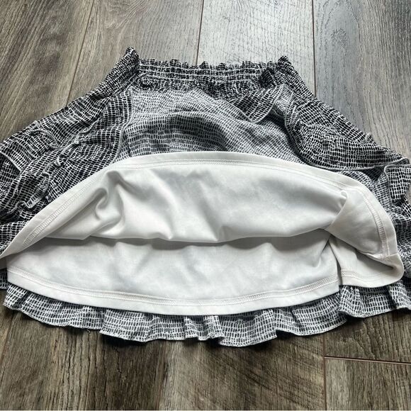 Altar’d State Tiered Ruffle Black and White Printed Smocked Skirt Size Medium - Picture 9 of 10